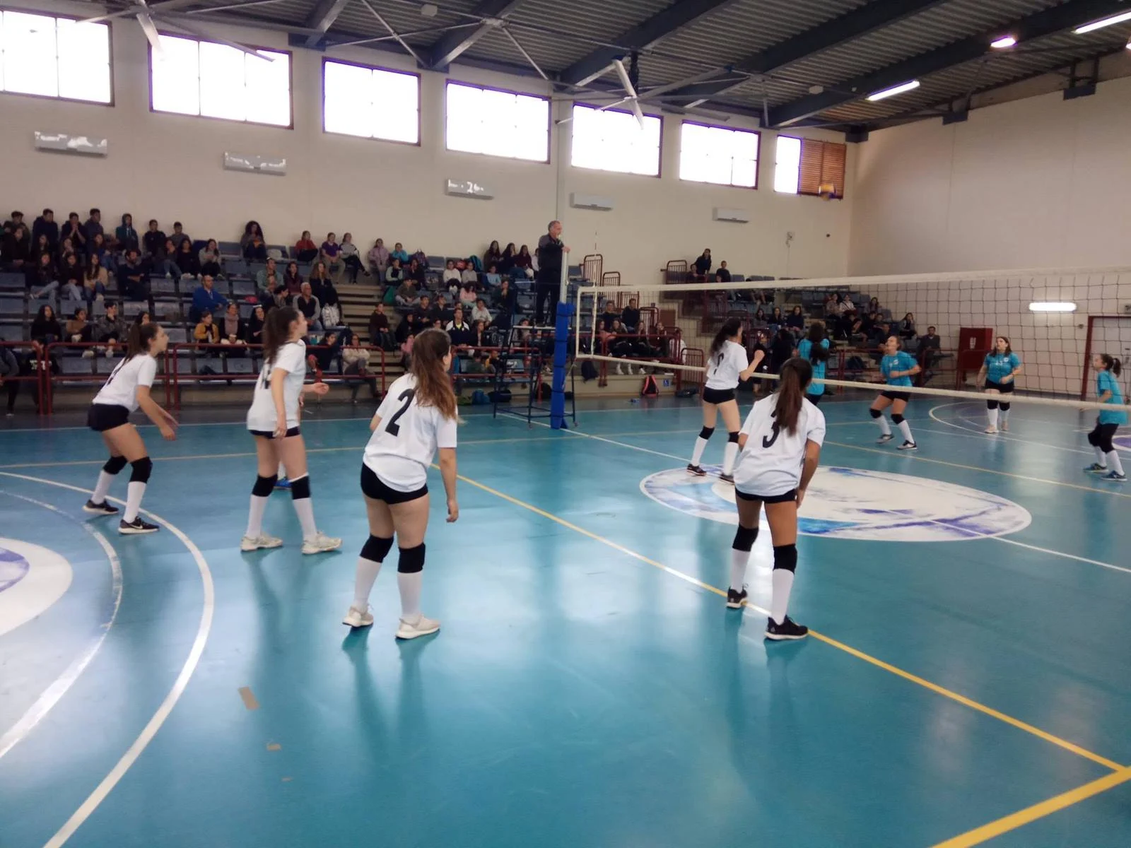 נבחרת בנות הכדורעף של אשכול על המגרש