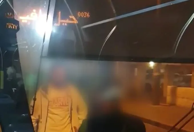 תיעוד ילדים ברכבת הקלה