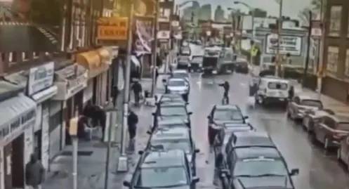 תיעוד ממצלמות האבטחה ליד המכולת בניו ג'רזי