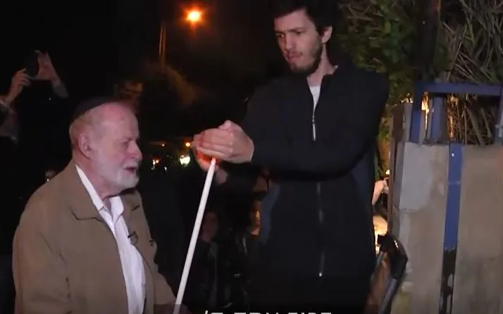 ברוך עמנואל-ניצול השואה שחלם לארח אנשים להדליק יחד איתו חנוכיה
