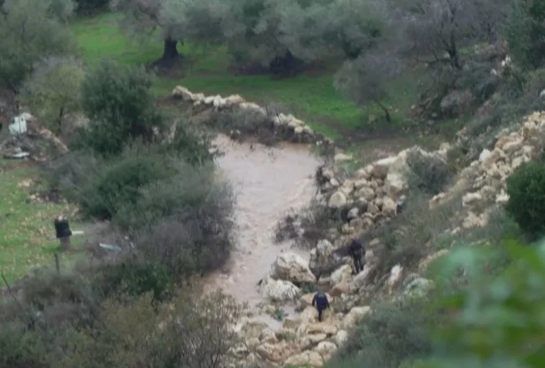 זירת החיפושים אחרי הנער שנסחף סמוך לירכא