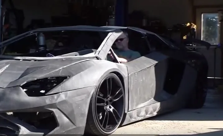 האב ובנו בנו מכונית יוקרה מודפסת וקיבלו את המקור בהפתעה