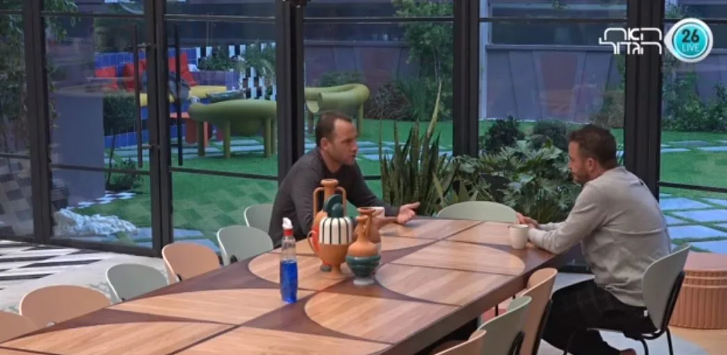 רונן וניר משוחחים