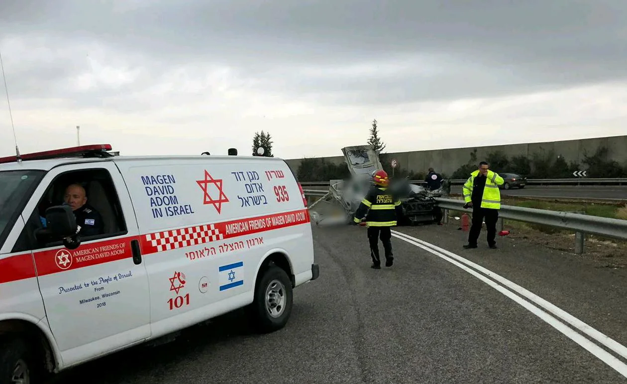 מד''א בזירת פיצוץ הרכב בניצני עוז