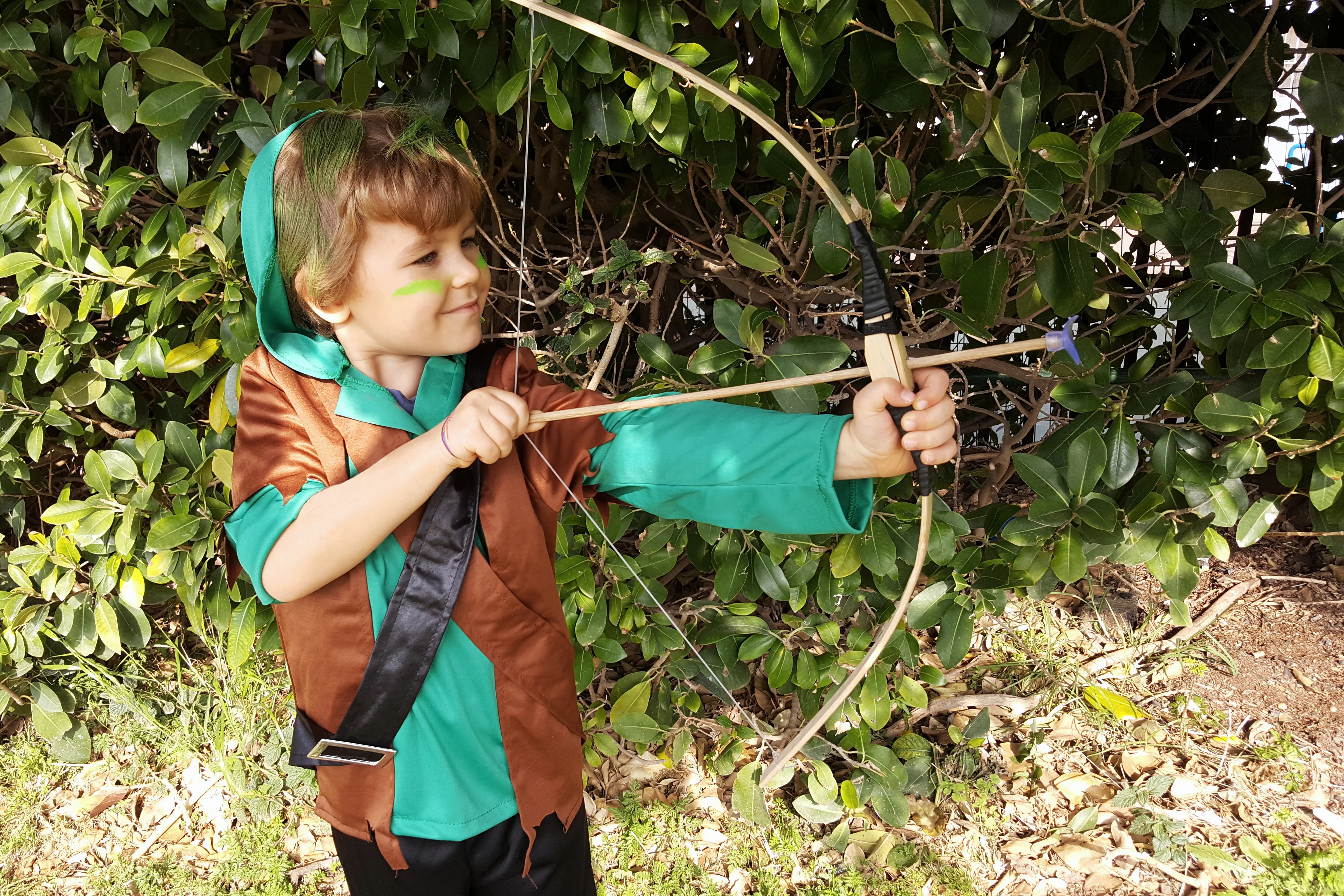 ילד מחופש לפיטר פן