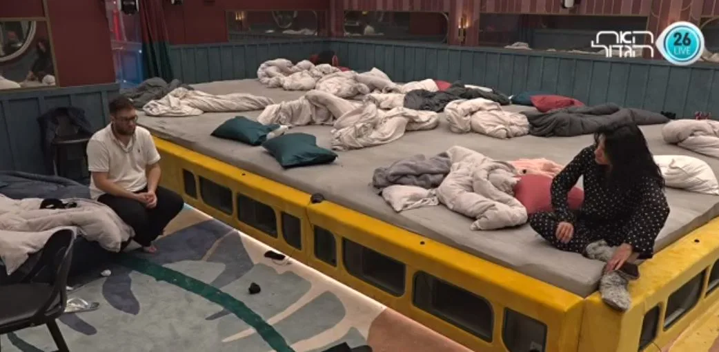 יעל ואורן משוחחים