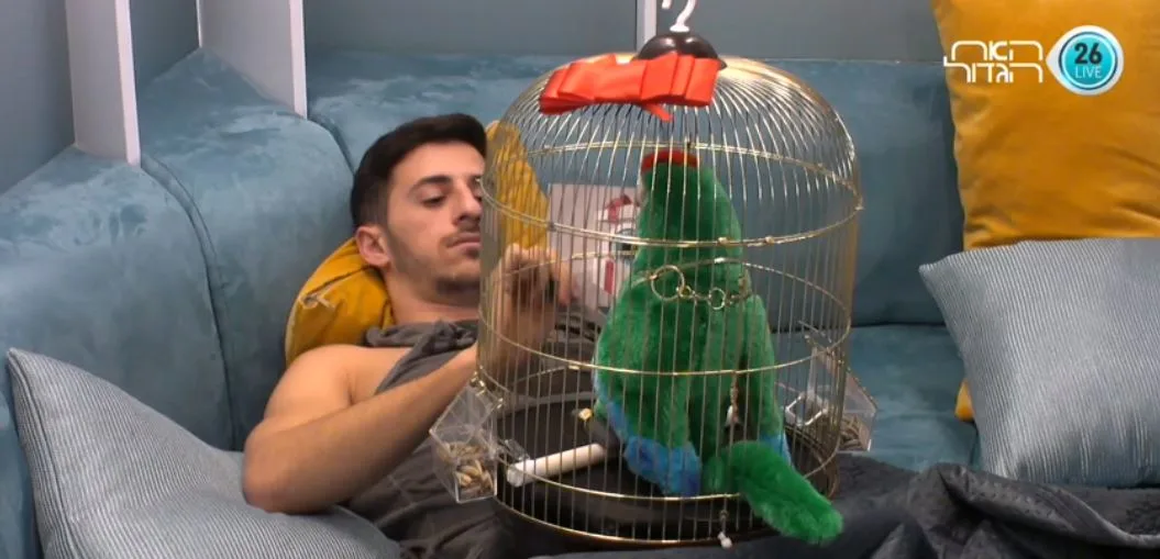 אדם מבואס מהחלטתה של תקוה