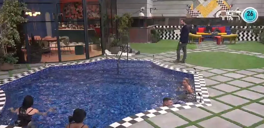 שחייה לילית