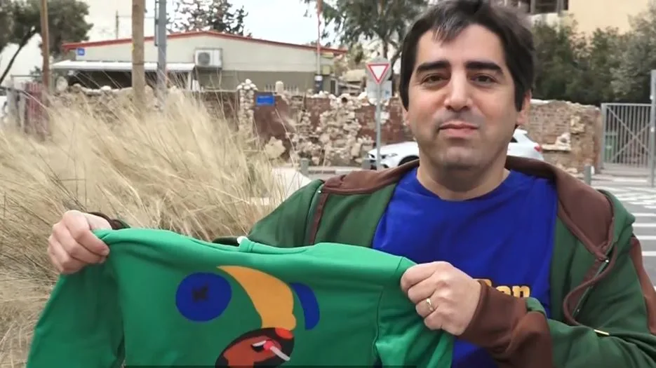 היוטיובר בן אשכנזי וקפוצ'ון בדמות ''ליאון''