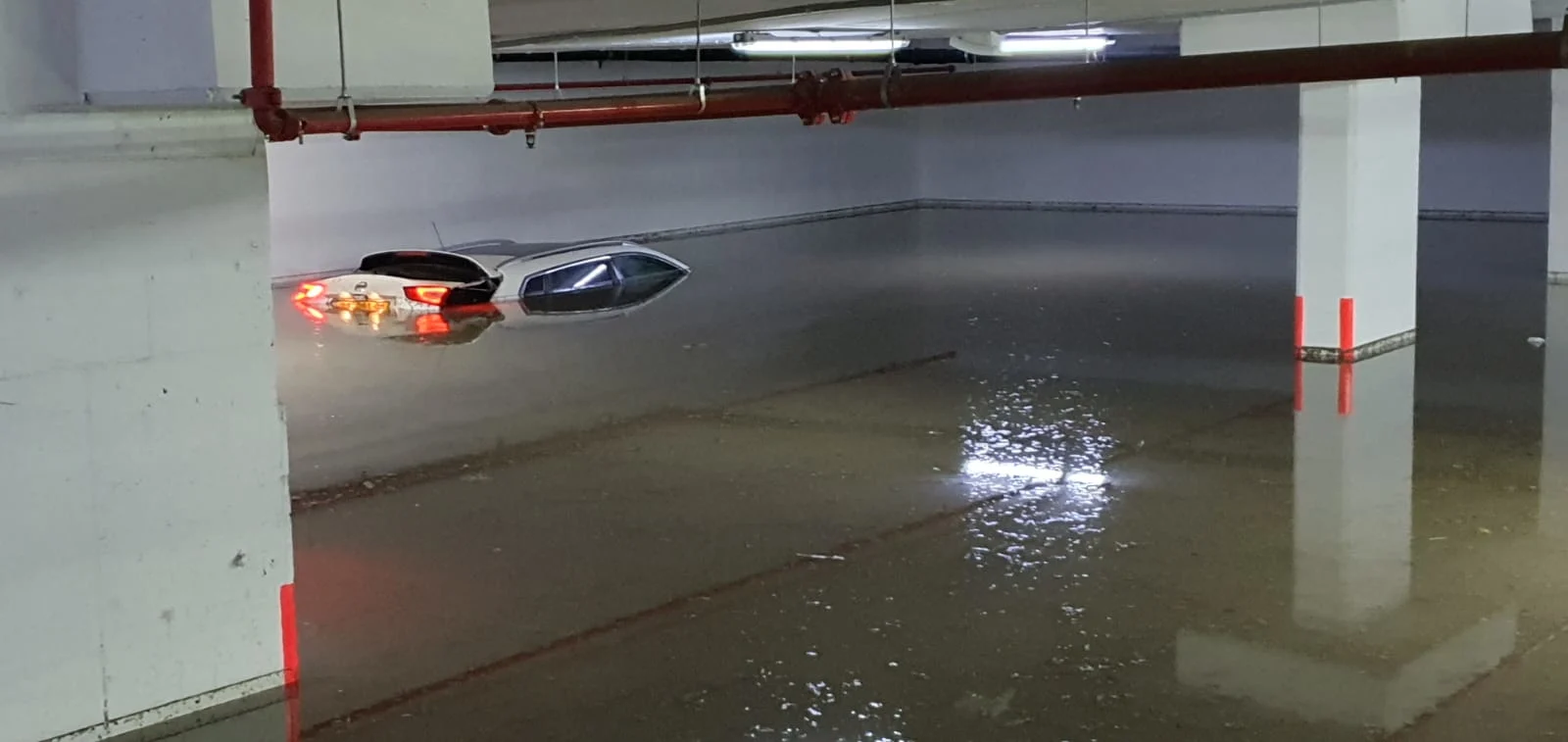 הצפה בחניון ברחוב הכרמל באשקלון