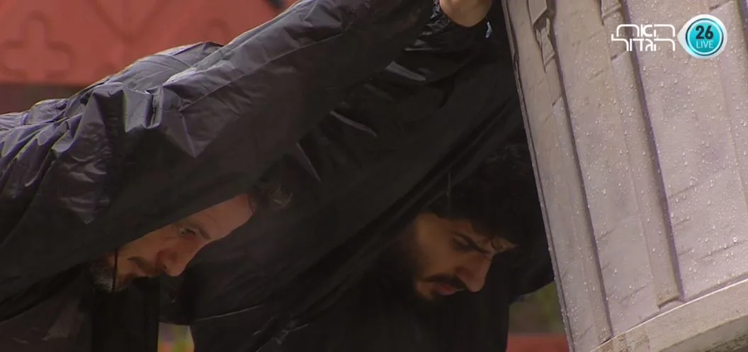 ליאור ורונן מחזיקים את המגדל