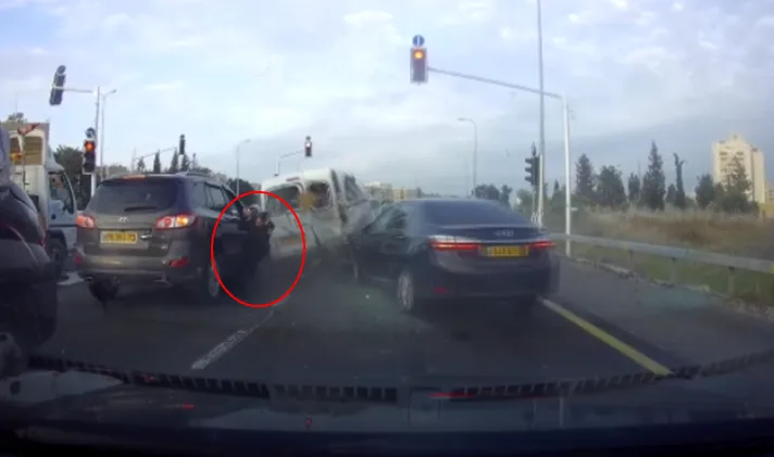 פגיעה בשוטרת במהלך מרדף משטרתי