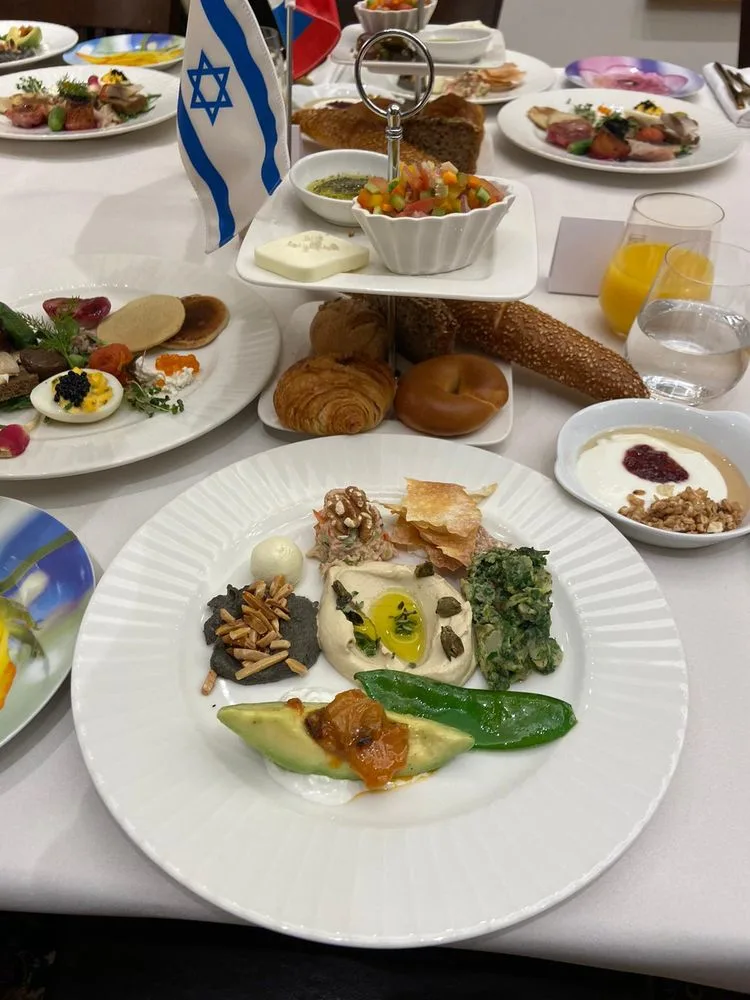 ארוחת הבוקר שהכין שאול בן אדרת לפוטין