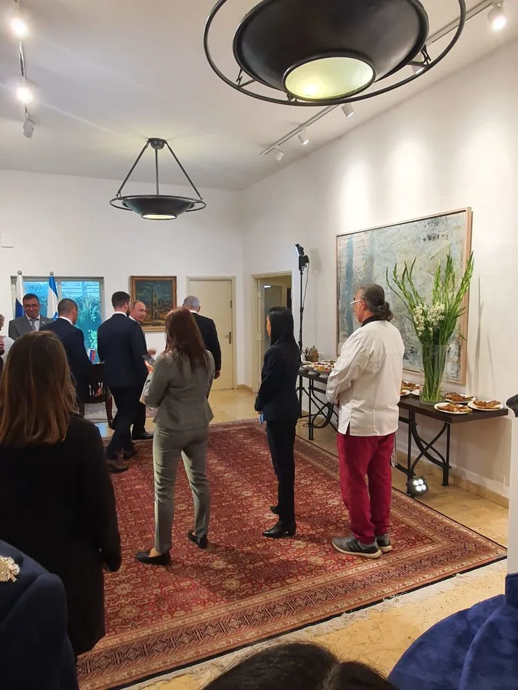 נשיא רוסיה פוטין נכנס לארוחה שהכין לו השף שאול בן אדרת