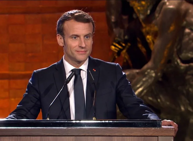 עמנואל מקרון נשיא צרפת נואם בטקס פורום השואה הבנילאומי בייד ושם