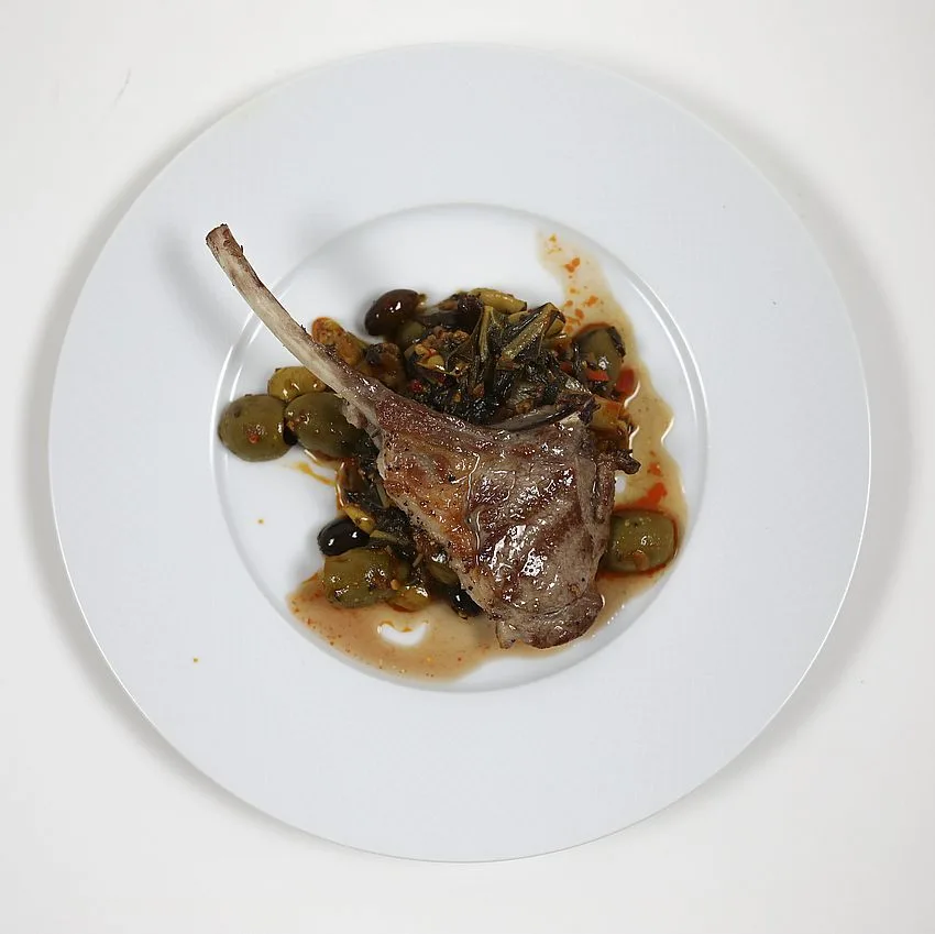 מתכון לצלעות טלה ותבשיל זיתים של דניאל גולן