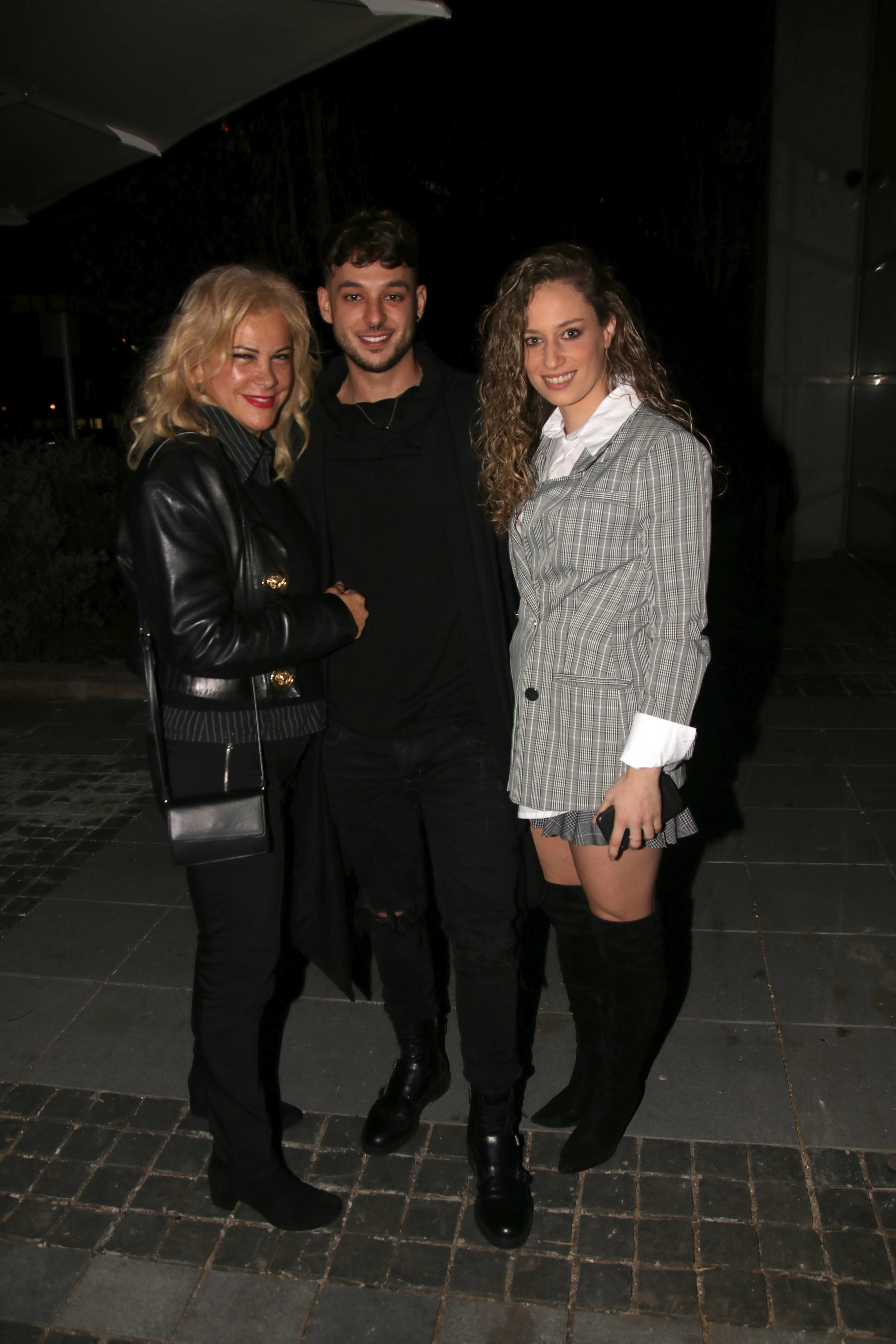 התאחדו סוף סוף. קארין סנדל, ישראל אוגלבו ואילנה אביטל חוגגים ליעל בר זוהר 40