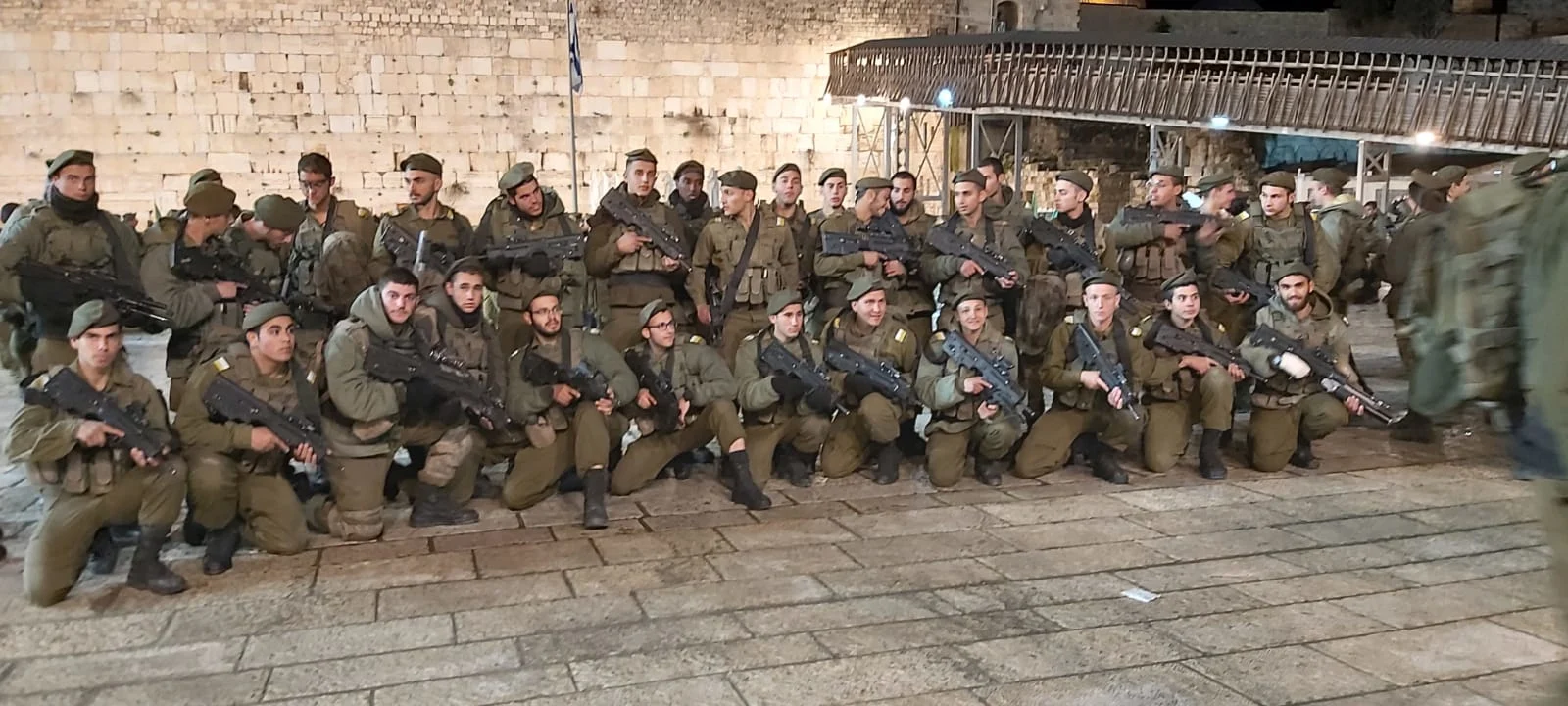 חיילי גולני בהשבעה בכותל