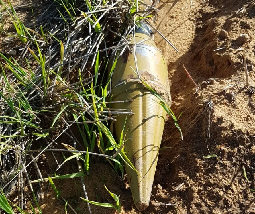 ראש נפץ של RPG מחובר לצרור בלונים שנחת בקיבוץ רוחמה