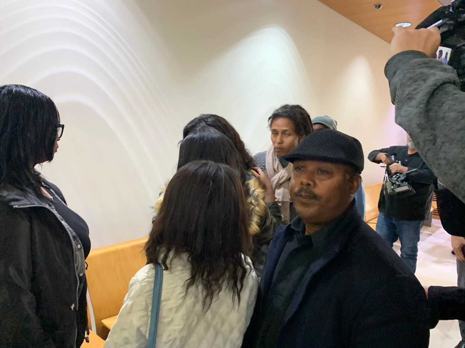 אביו של סלומון טקה בדיון בבית המשפט