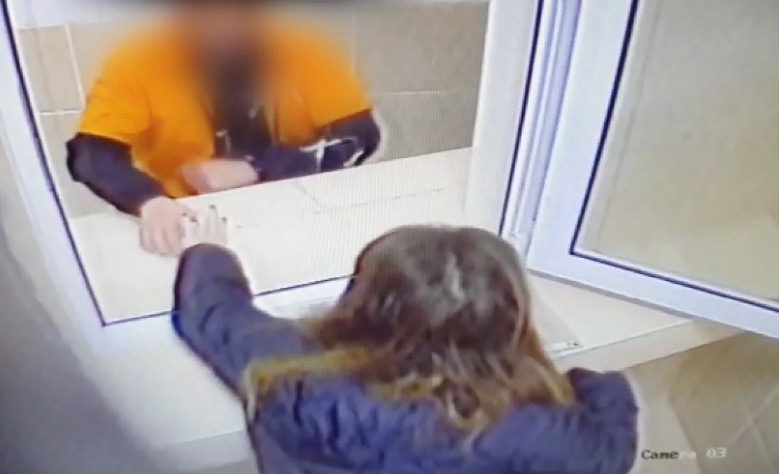 תיעוד ניסיון הברחת סמים על ידי עורכת דין לתוך בית סוהר רימונים