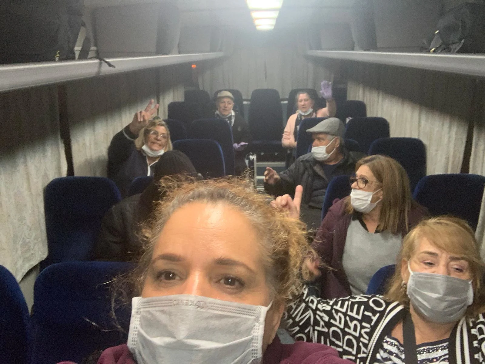 הישראלים הבריאים על האוטובוס לאחר הפינוי ''מספינת הקורונה''