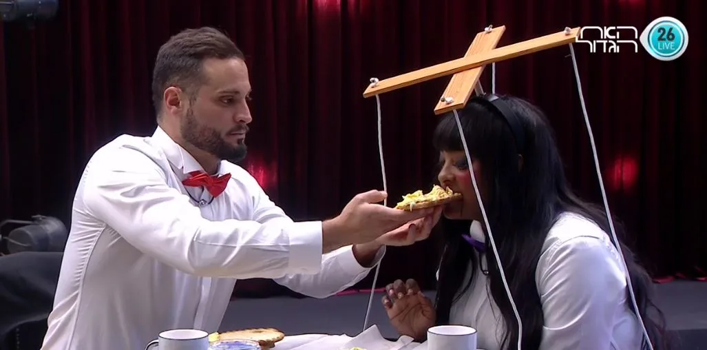 כפיר מאכיל את תקוה