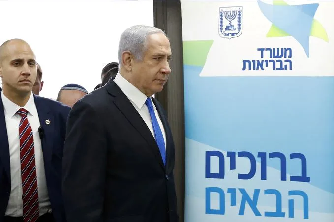בנימין נתניהו בכניסה למשרד הבריאות