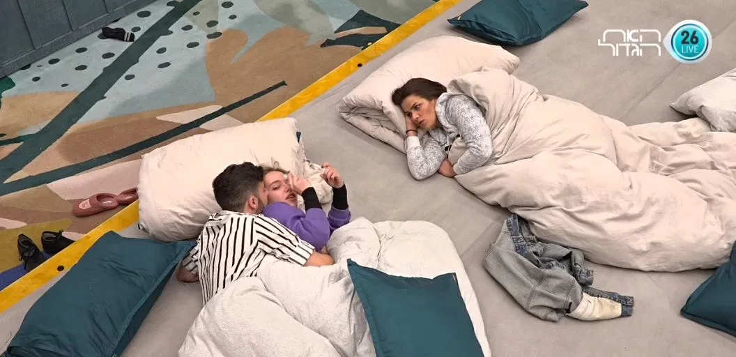 אדם ושירלי ממשיכים להתקרב