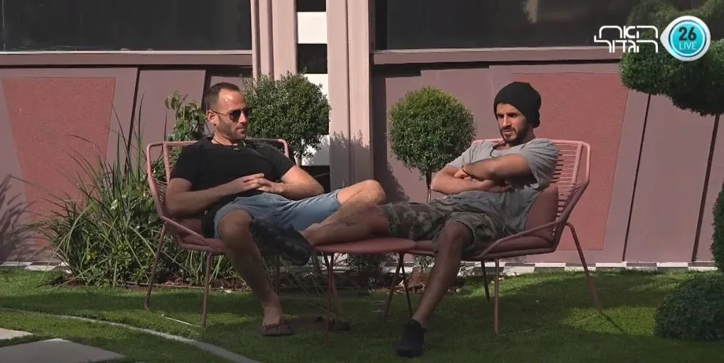 ניר וליאור בחצר