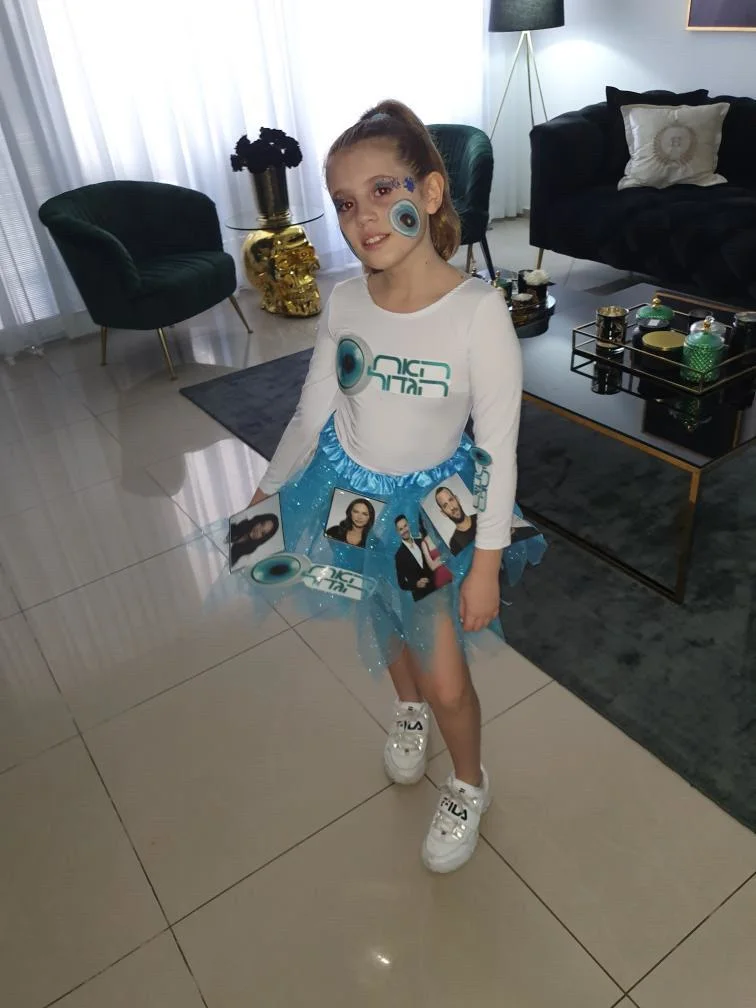 אלכס בק מתחפשת לאח הגדול