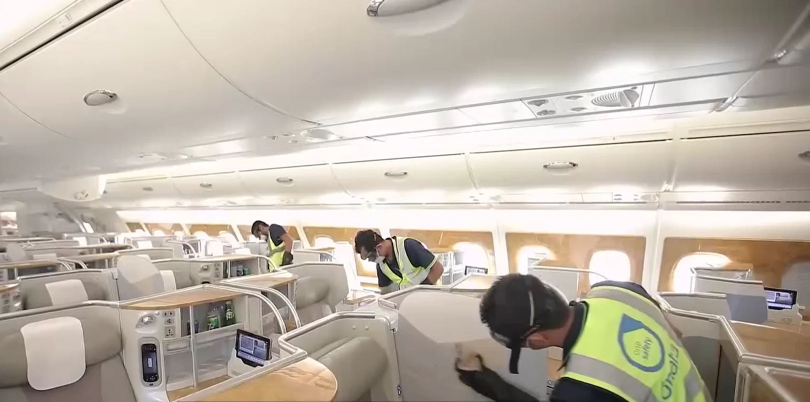 חיטוי מטוסים בנתב''ג