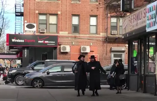 חרדים בשכונה בניו יורק