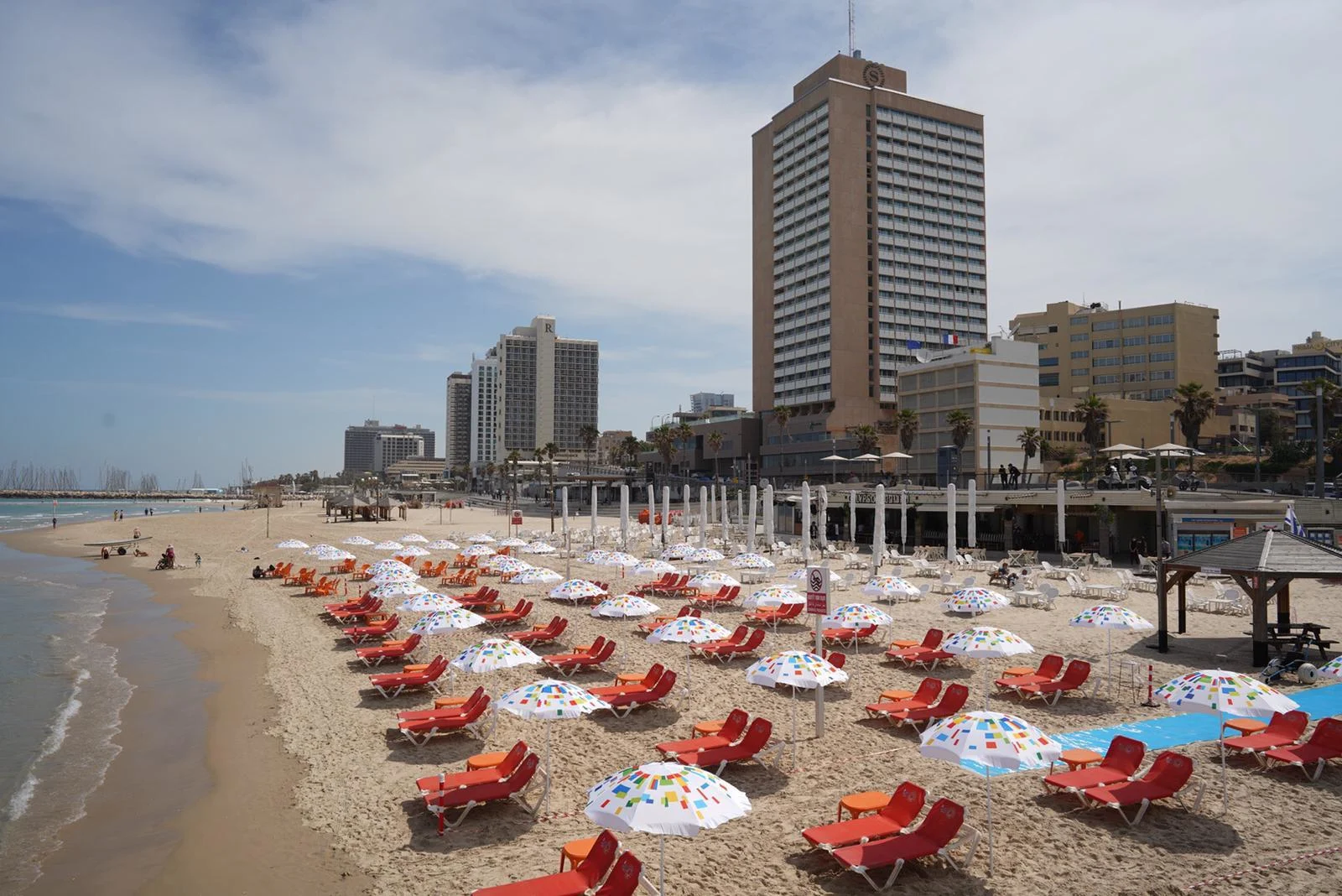 חוף הים בתל אביב