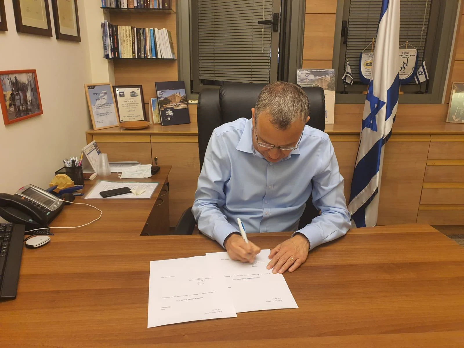השר יריב לוין מתפטר מהממשלה