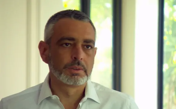גיא פלג, הואשם בעוקץ מכונות הנשמה