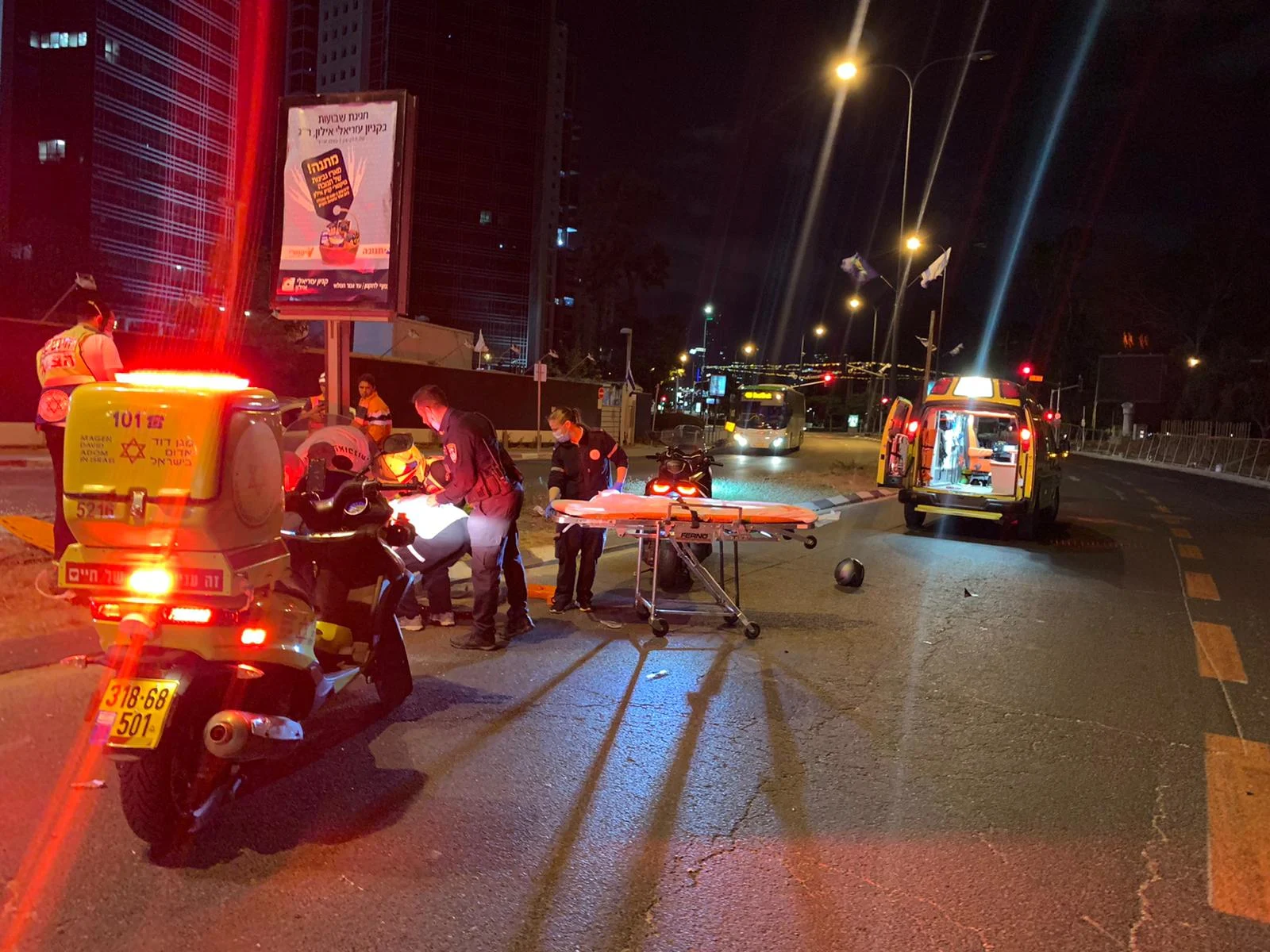 זירת התאונה בבני ברק, שבה נהרג רוכב אופנוע כבן 20
