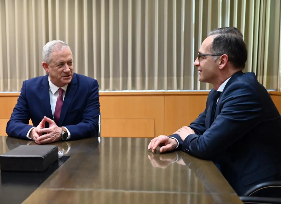 שר הביטחון בני גנץ בפגישה עם שר החוץ הגרמני הייקו מאס