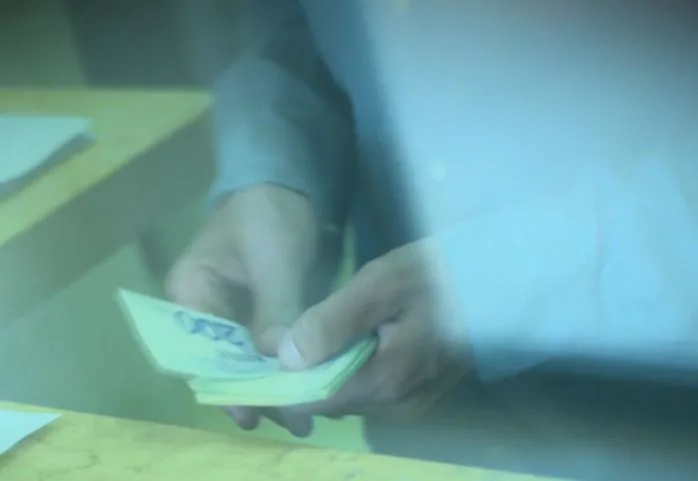 כספר עם שטרות (אילוסטרציה)