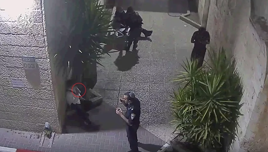 ידידיה אפשטיין בתחנת המשטרה