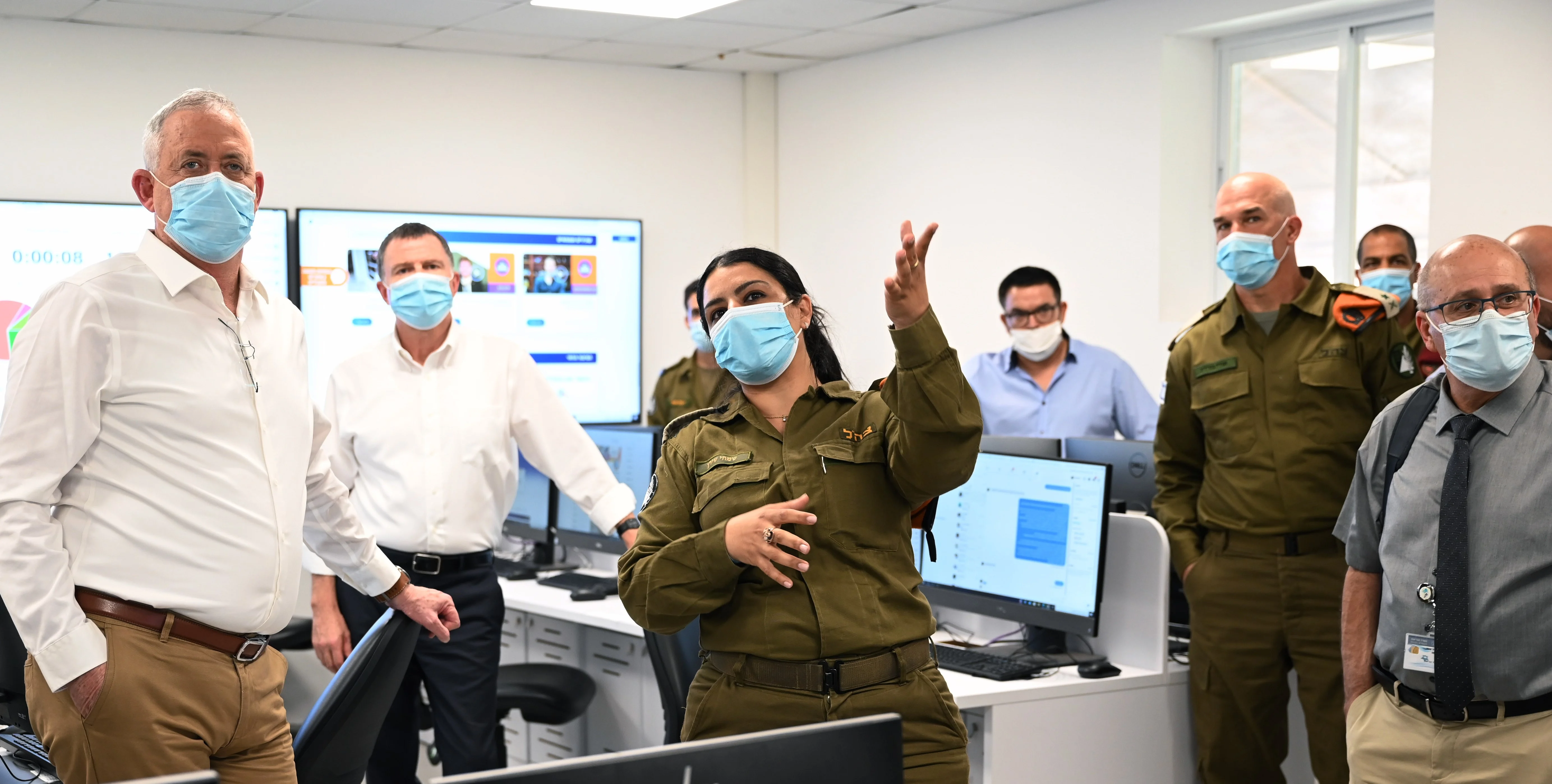 שר הבריאות יולי אדלשטיין, שר הביטחון בני גנץ