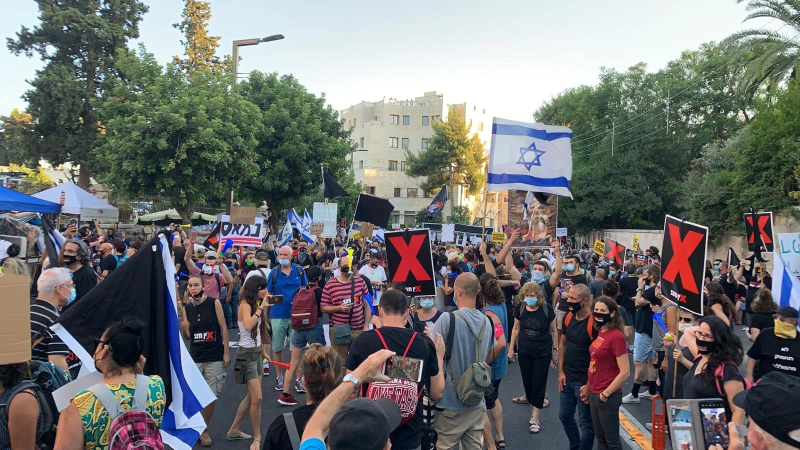 מחאה מול ביתו של רה''מ בנימין נתניהו