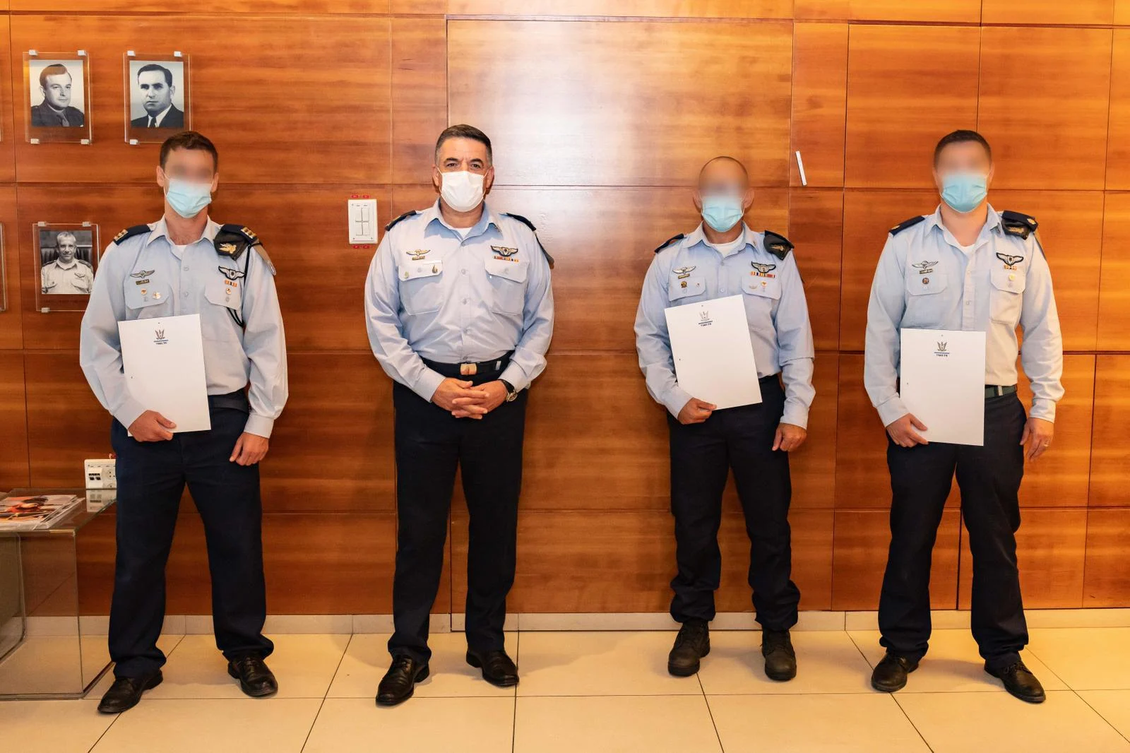 מפקד חיל האוויר וצוות המסוק