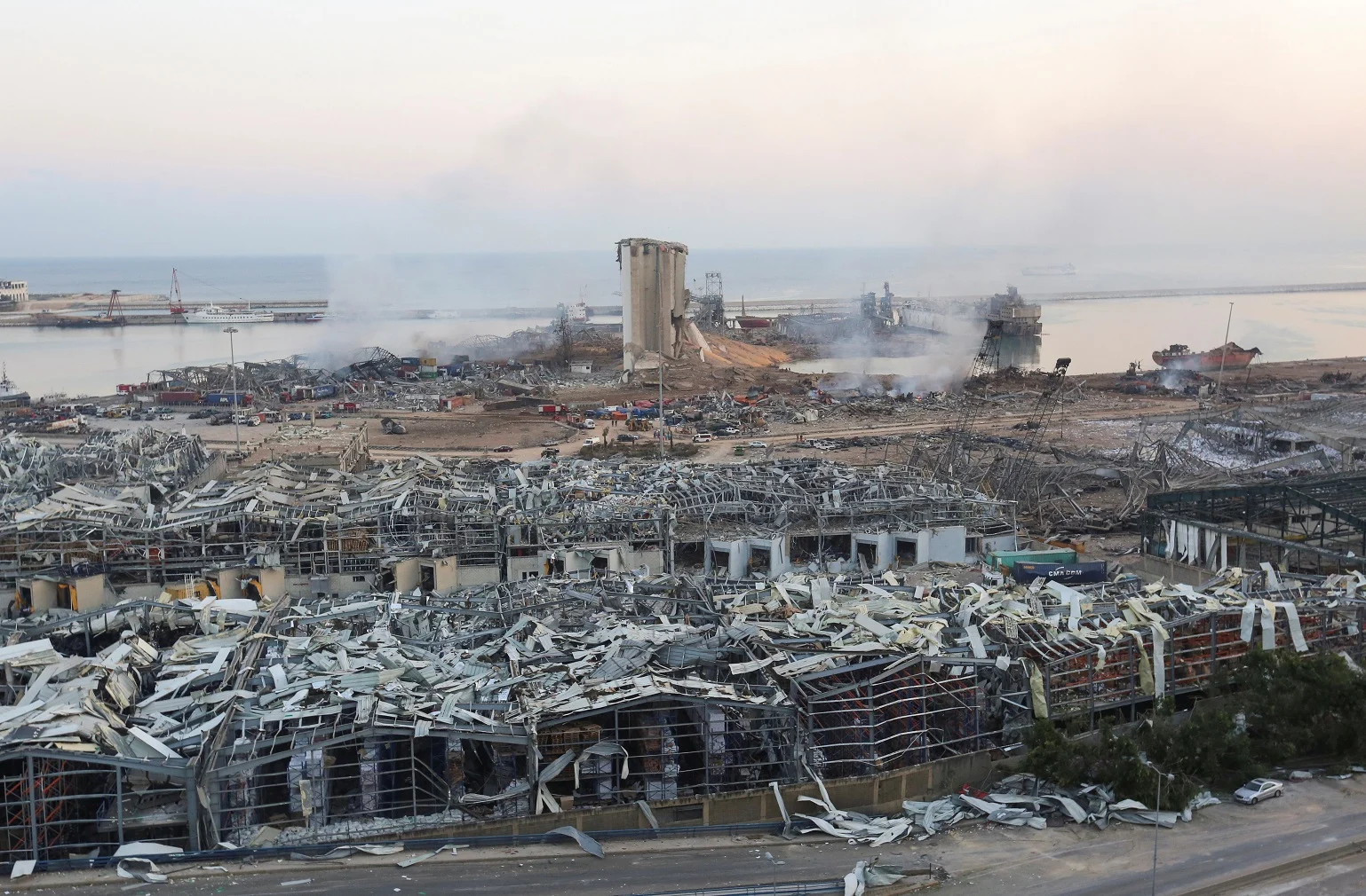 מבט מלמעלה על ההרס שנגרם למבנים בביירות בעקבות הפיצוץ