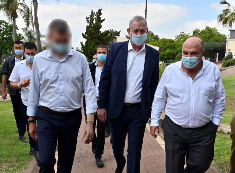 בני גנץ בביקור במכון הביולוגי בנס ציונה