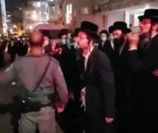 עימותים בין חרדים לשוטרים בבני ברק