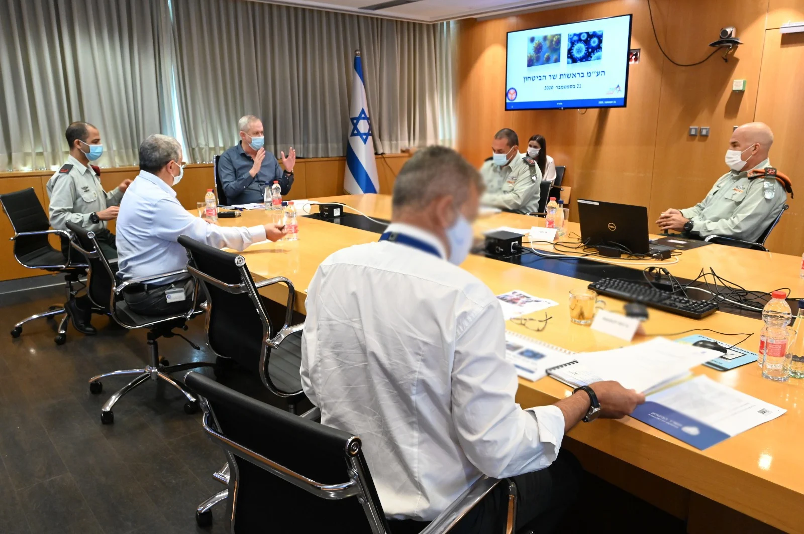 שר הביטחון בני גנץ בהערכת מצב