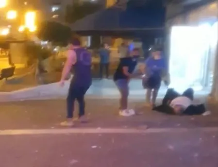 זירת נפילת הרקטה במרכז המסחרי באשדוד - שבה נפצע קשה אשר ביטון