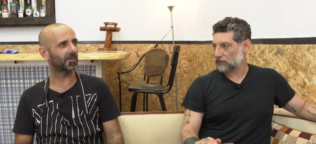 אסף גרניט במסעדת ''קדם'' יחד עם הבעלים אורן סבג