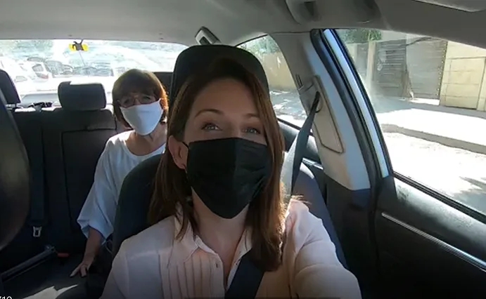 הילה קורח ורבקה מיכאלי במונית